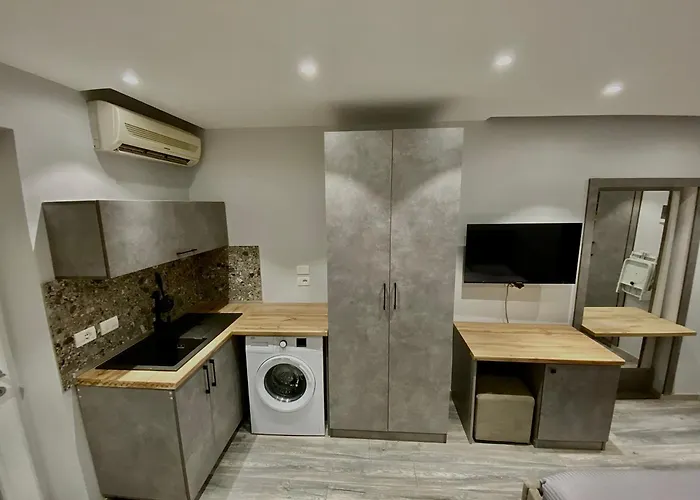 At U.s Embassy 02 Apartament *