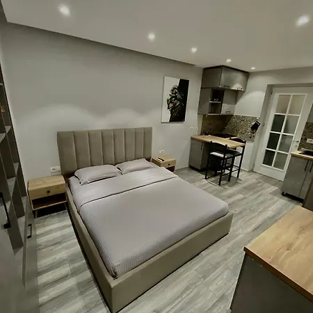 At U.s Embassy 02 Appartement